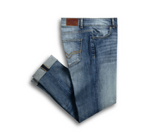 Load image into Gallery viewer, Women&#39;s Washed Boyfriend Mid-Rise Jeans